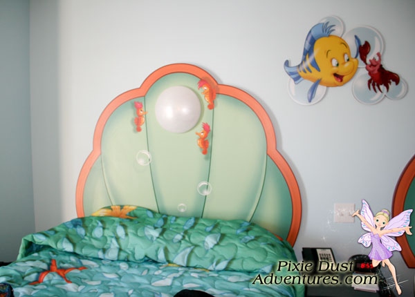 01 Art-Of-Animation-Little-Marmaid-Room-bed